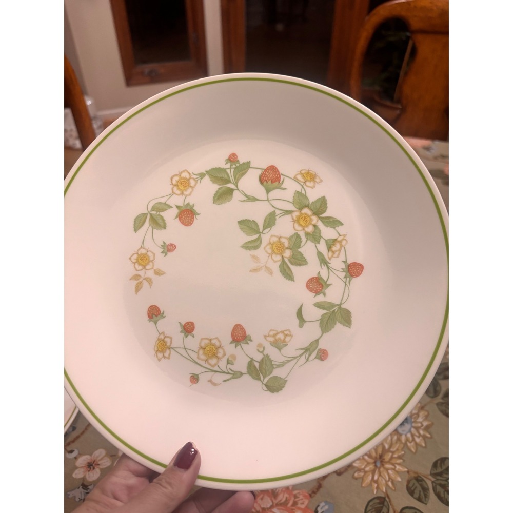 Set of 8 Corelle Strawberry Sundae dinner plates vintage cottagecore strawberry